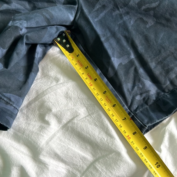 GAP Men’s 36” waist, 8” inseam camouflage cotton shorts. Good condition. - Picture 5 of 6